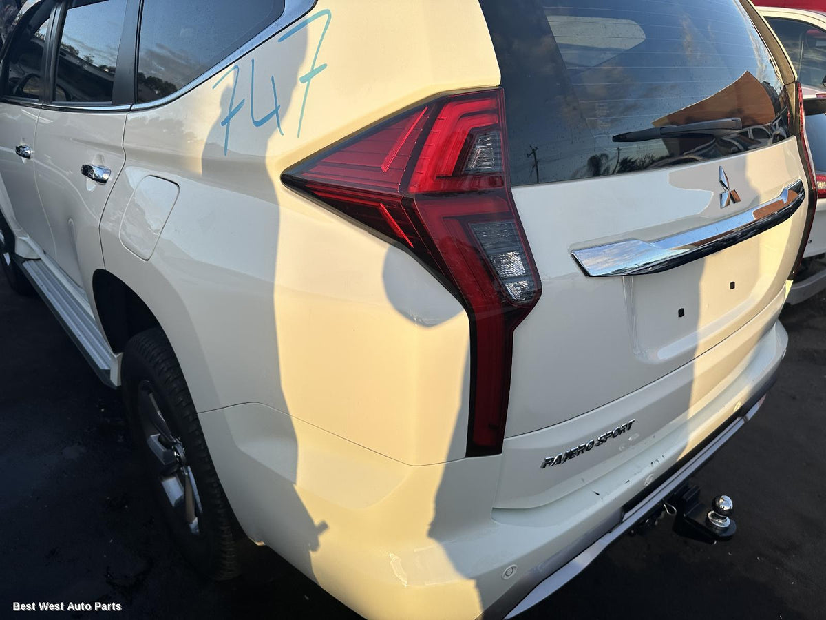 2025 MITSUBISHI PAJERO Left Taillight