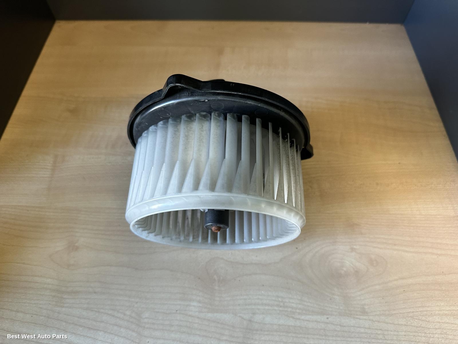 2015 MITSUBISHI PAJERO Heater Fan Motor