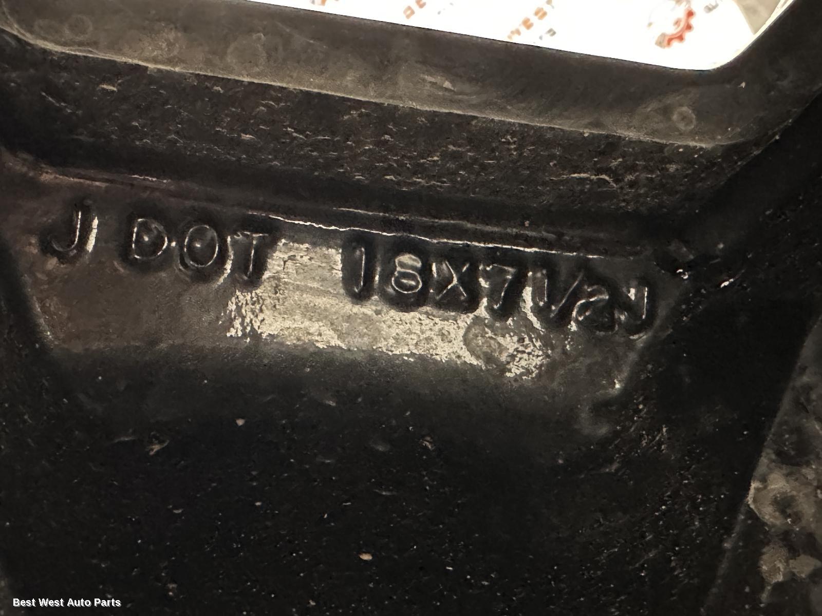2024 TOYOTA HILUX Wheel Mag