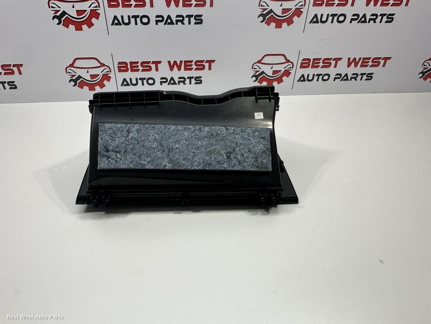 2024 TOYOTA HILUX Glove Box