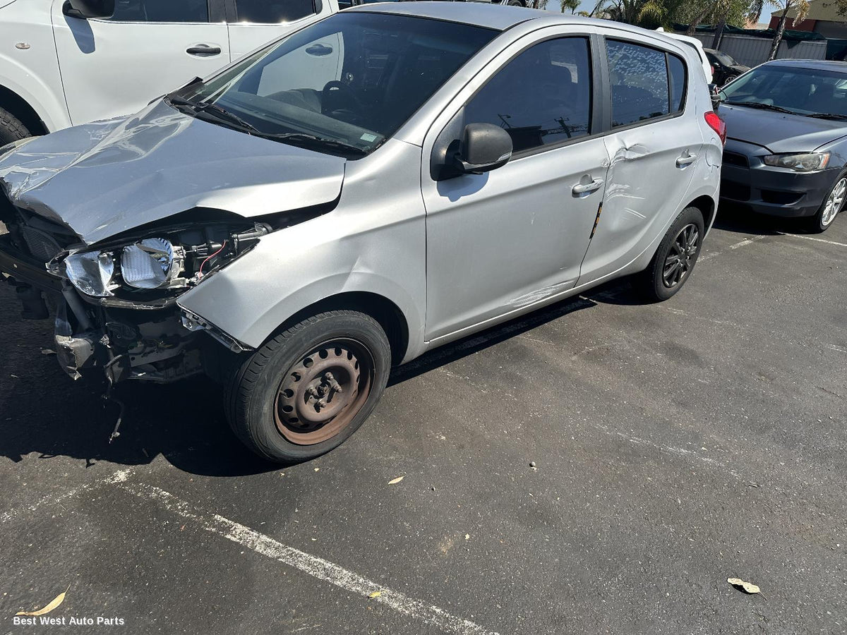 2014 HYUNDAI I20 Engine