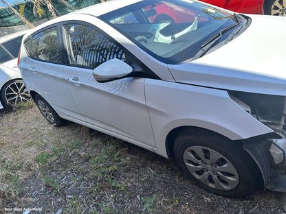 2015 HYUNDAI ACCENT Right Front Door