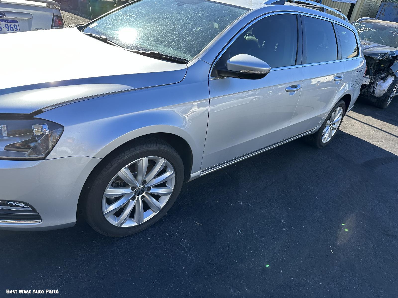 2011 VOLKSWAGEN PASSAT Right Door Mirror