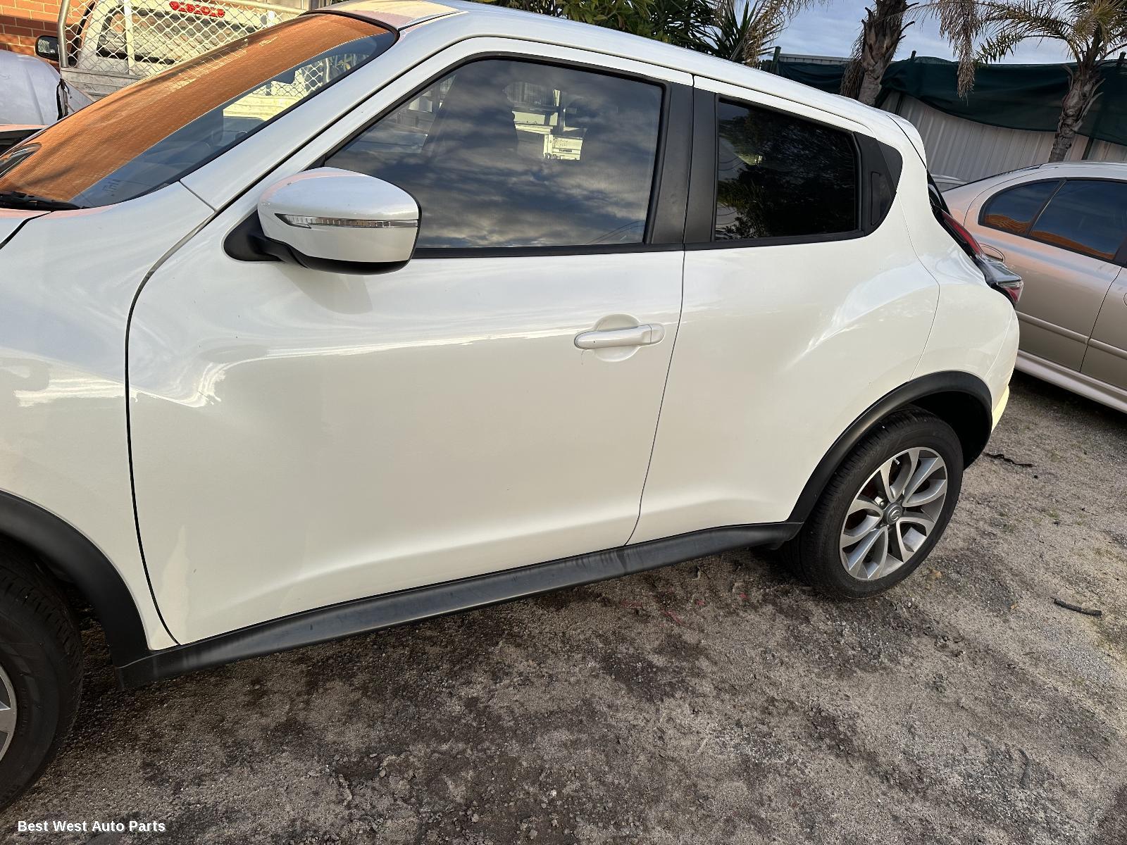 2015 NISSAN JUKE Left Front Door
