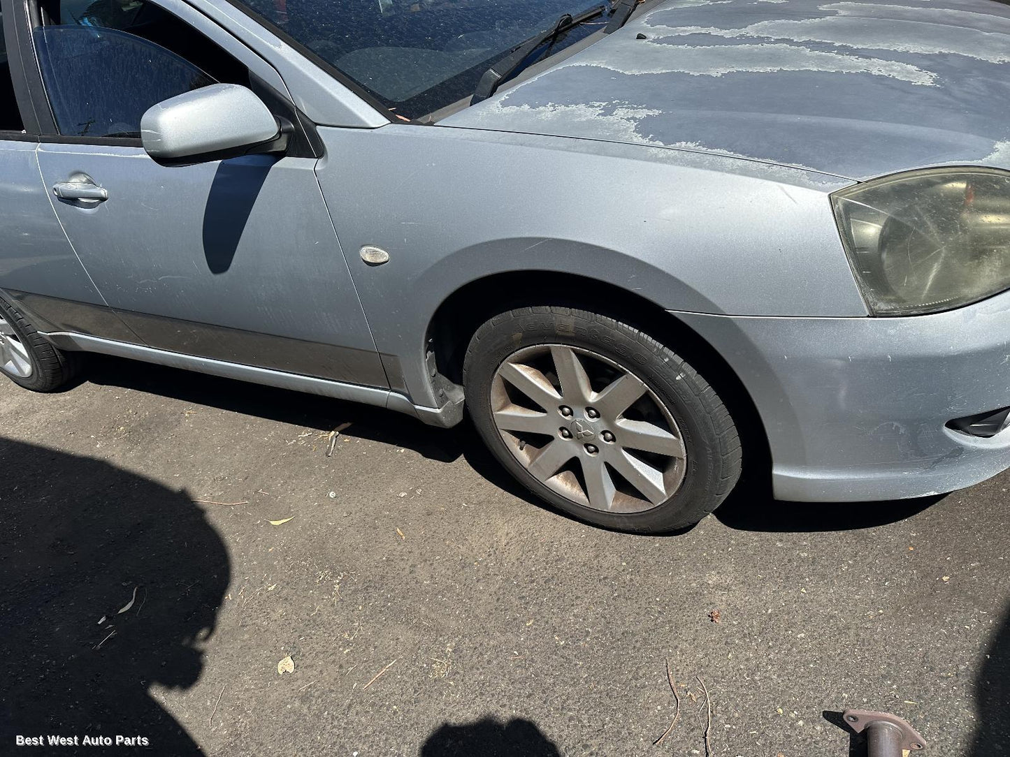 2007 MITSUBISHI 380 Left Guard