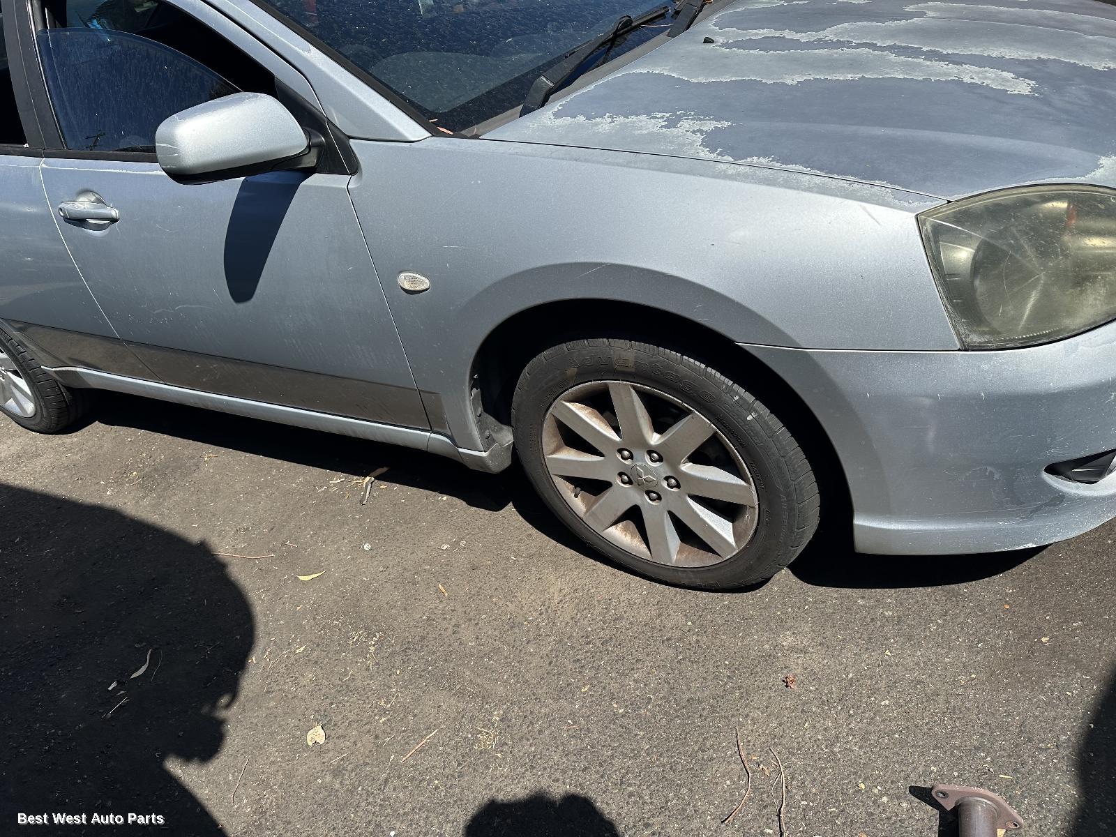 2007 MITSUBISHI 380 Left Guard