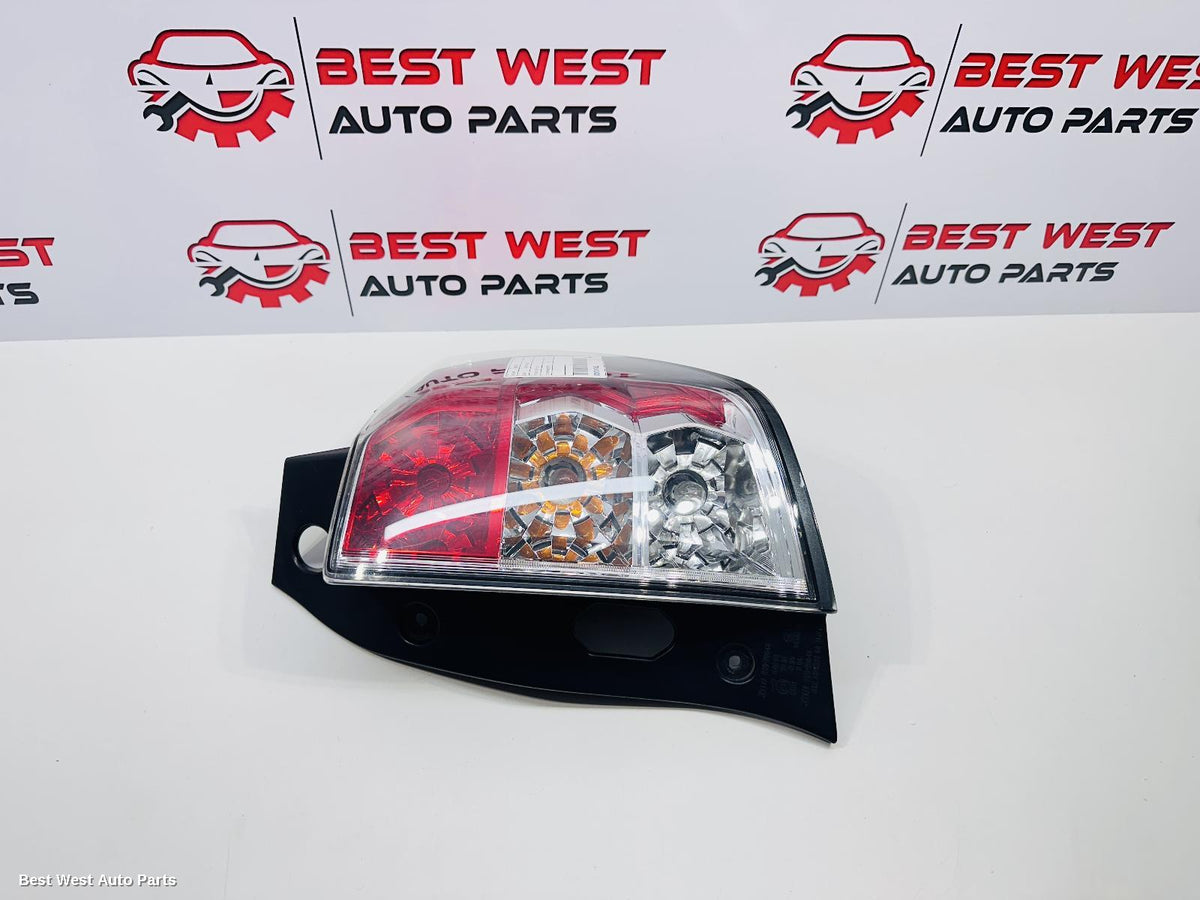 2011 SUBARU FORESTER Right Taillight