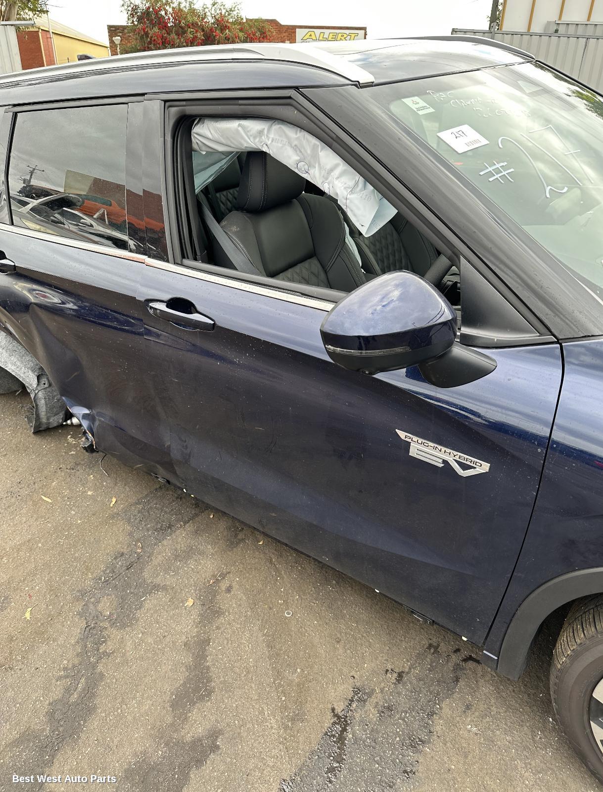 2023 MITSUBISHI OUTLANDER Right Front Door