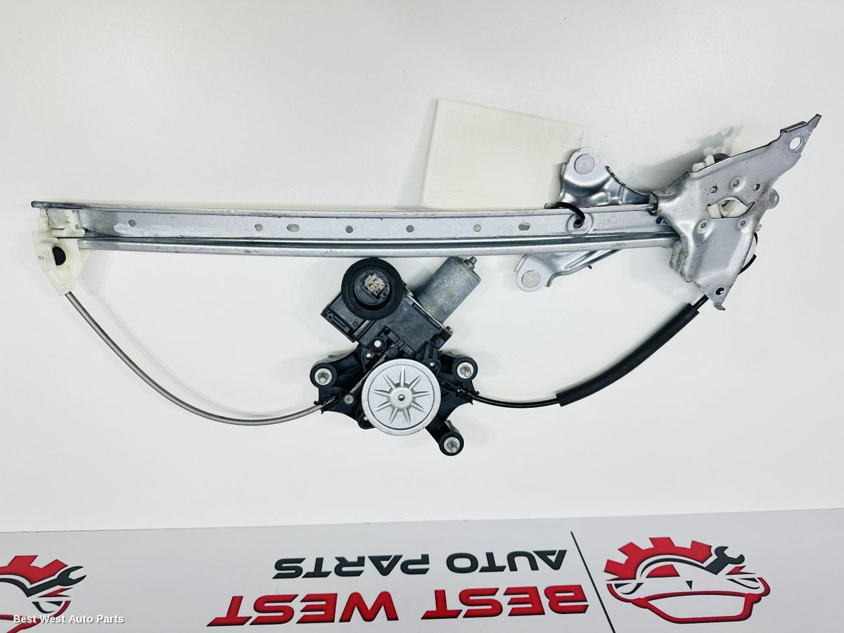 2021 TOYOTA COROLLA Right Front Window Reg/Motor