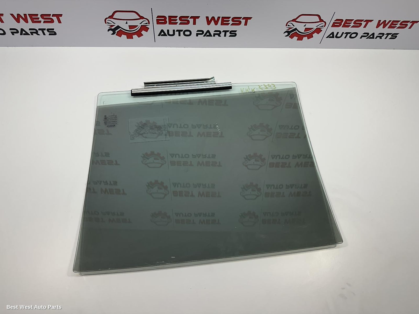2024 TOYOTA HILUX Right Rear Door Window