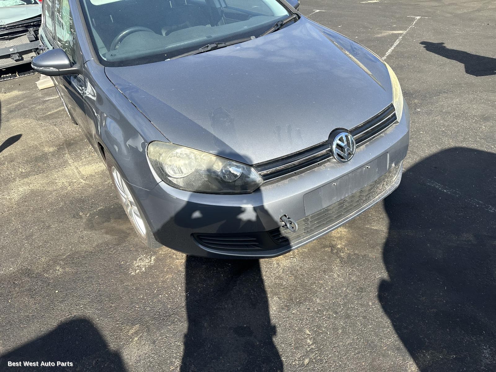 2010 VOLKSWAGEN GOLF Left Front Door