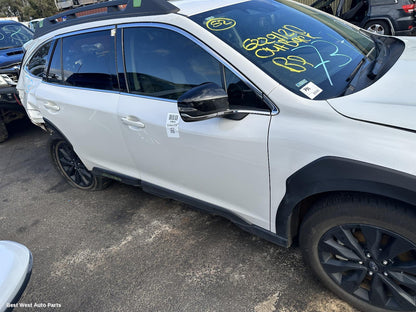 2024 SUBARU OUTBACK Right Front Door