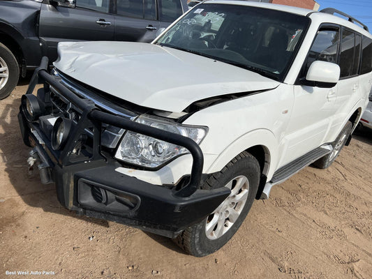2015 MITSUBISHI PAJERO Left Rear Door/Sliding