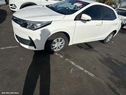 2017 TOYOTA COROLLA Left Guard