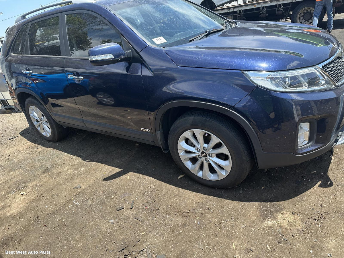 2013 KIA SORENTO Right Guard Liner