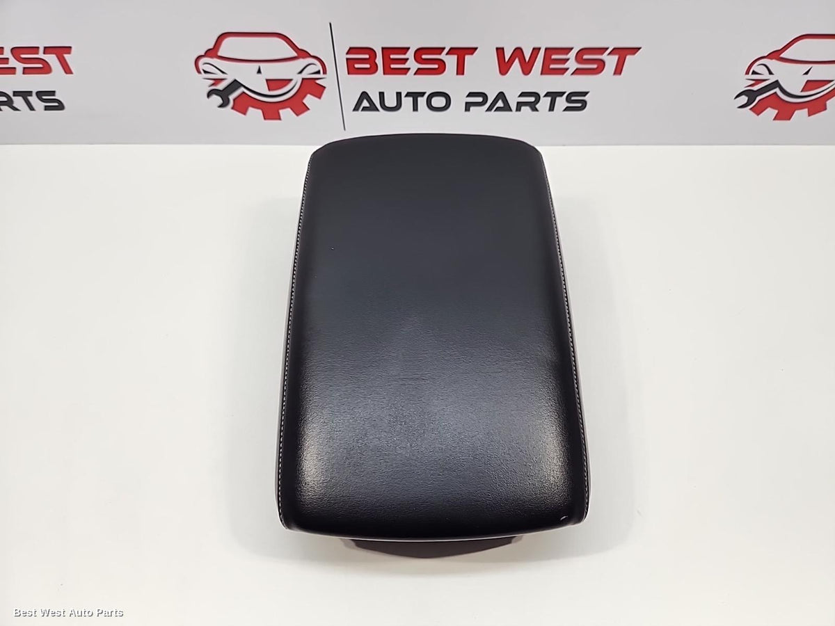 2023 MITSUBISHI OUTLANDER Console