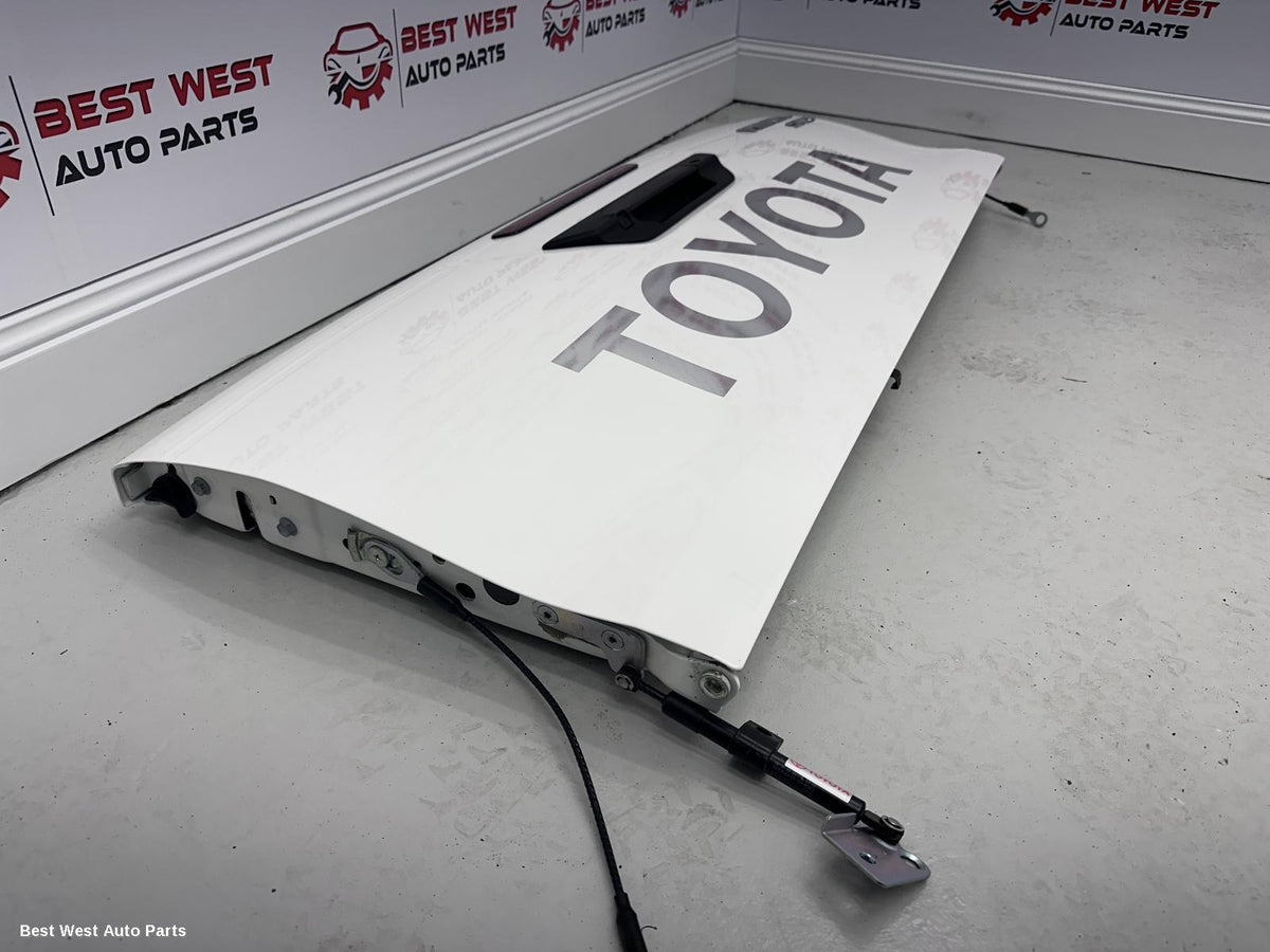 2024 TOYOTA HILUX Bootlid/Tailgate