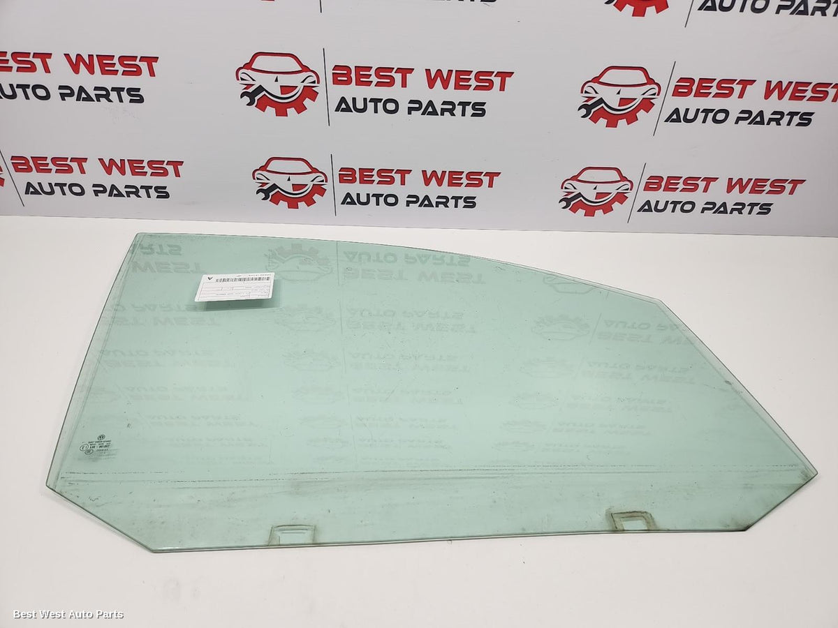 2015 VOLKSWAGEN CADDY Right Front Door Window