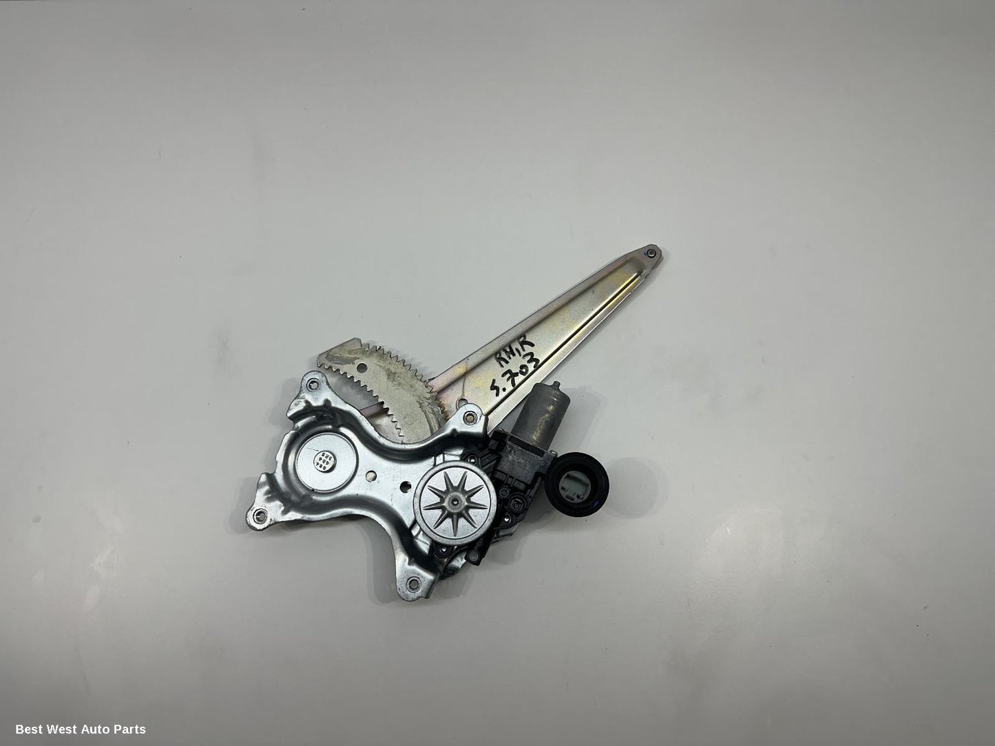 2024 TOYOTA HILUX Right Rear Wnd Reg/Motor