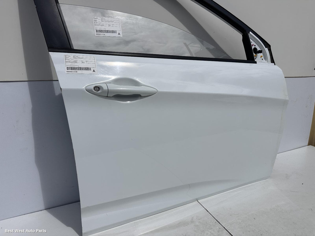 2015 HYUNDAI ACCENT Right Front Door