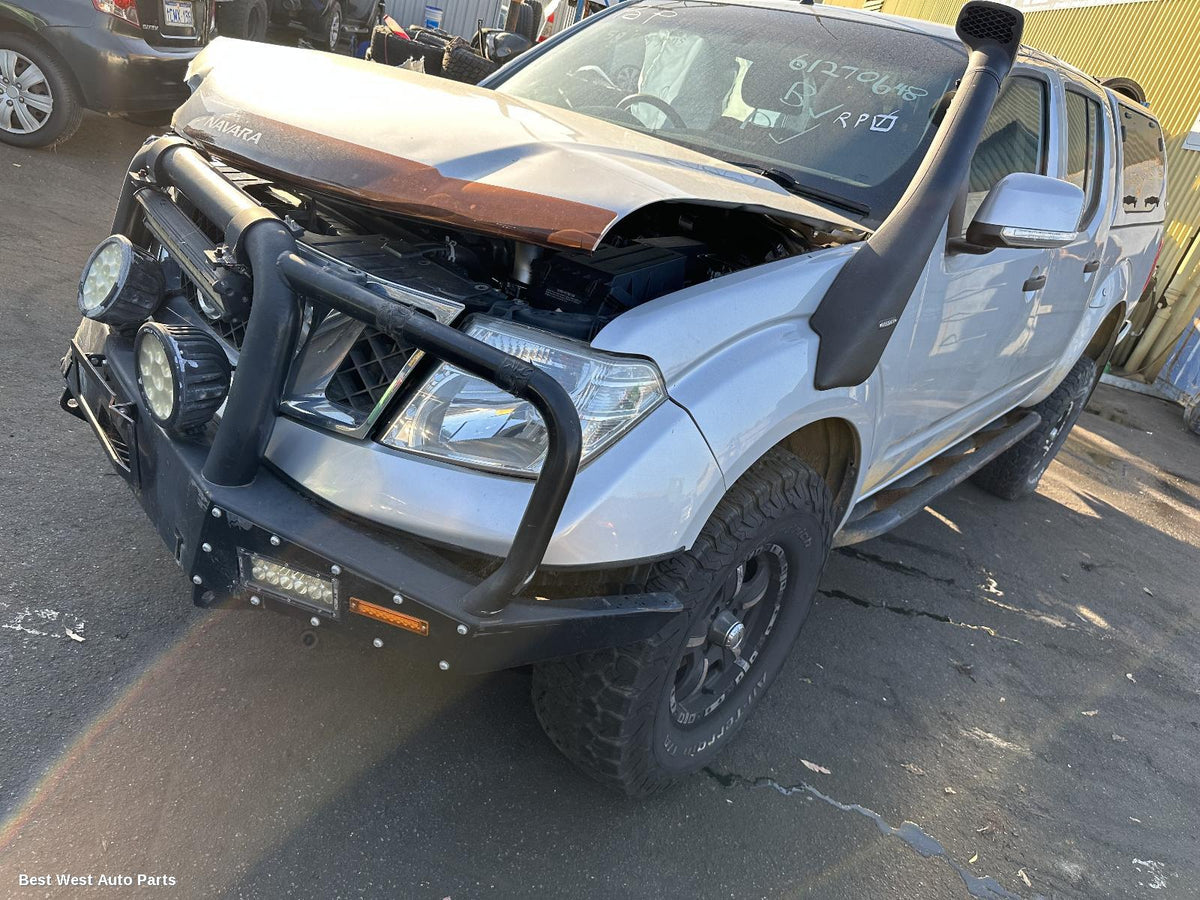 2014 NISSAN NAVARA Engine