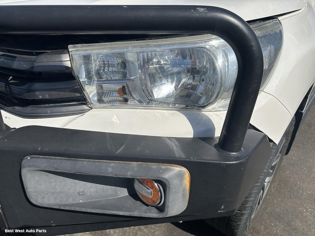 2017 TOYOTA HILUX Left Headlamp