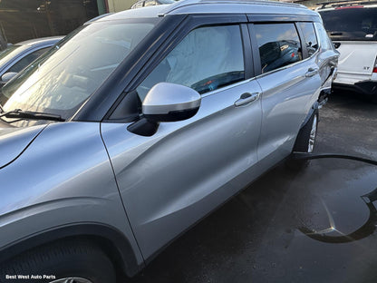 2023 MITSUBISHI OUTLANDER Left Front Door