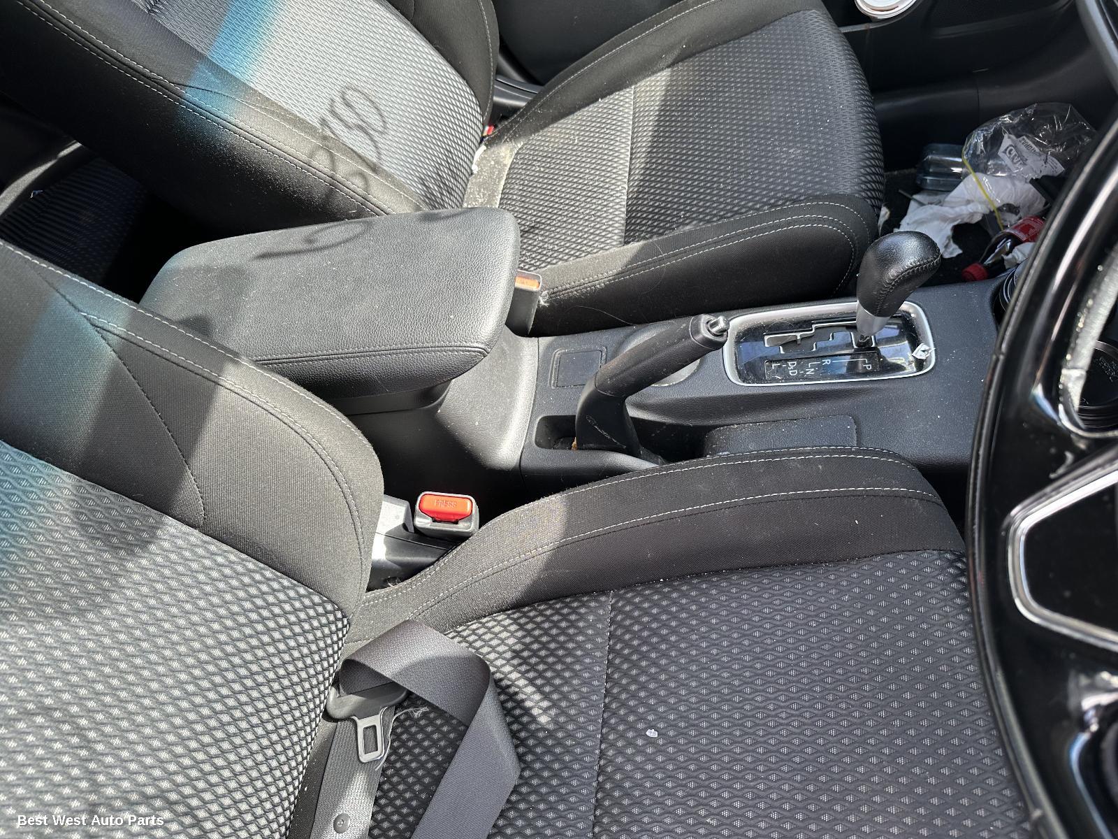 2016 MITSUBISHI OUTLANDER Console