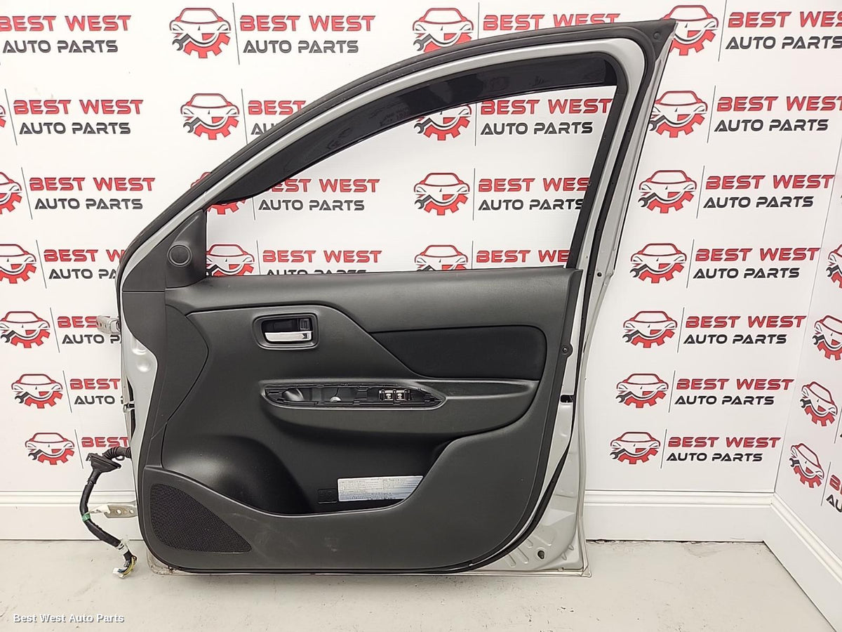 2019 MITSUBISHI TRITON Right Front Door