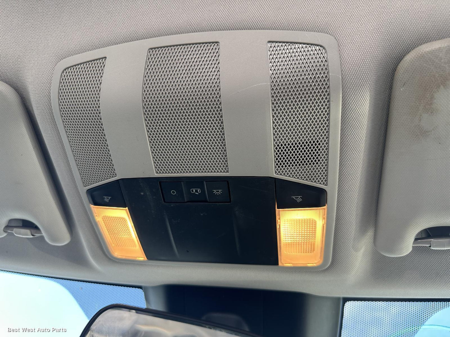 2019 MITSUBISHI ECLIPSE CROSS Courtesy Light