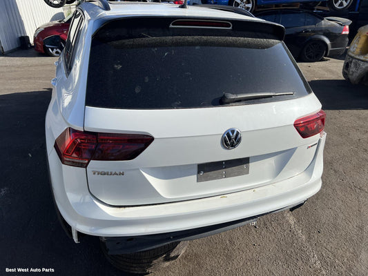 2018 VOLKSWAGEN TIGUAN Left Taillight