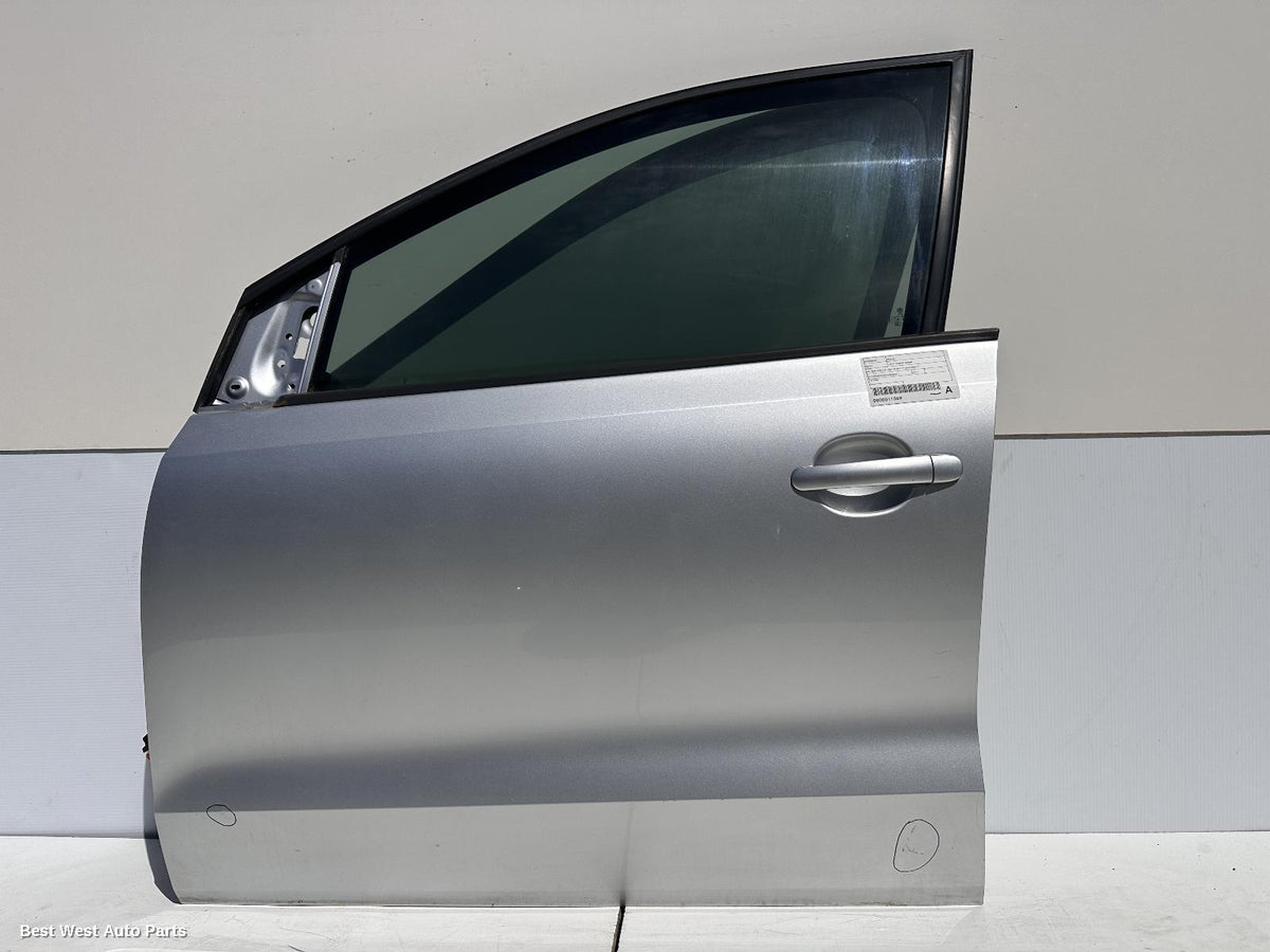 2011 VOLKSWAGEN POLO Left Front Door